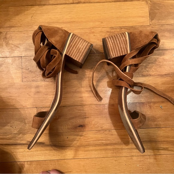 Steve Madden Rizzaa Tie up sandals - Picture 4 of 4